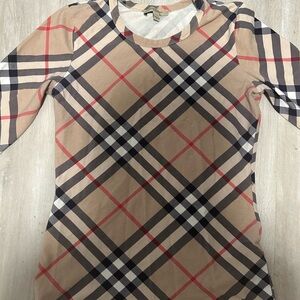 Great Condition Burberry fitted top